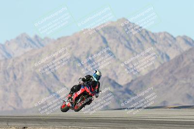 media/Dec-01-2025-Moto Forza (Mon) [[2daa91e15f]]/3-Beginner Group/Session 4 Turn 9/